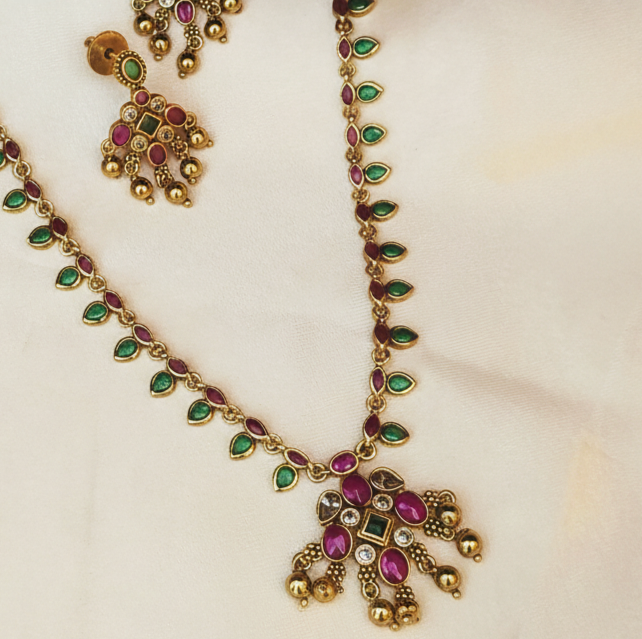 Kemp Stone Leaf Drop Necklace Set – Antique Gold Finish-NM1002